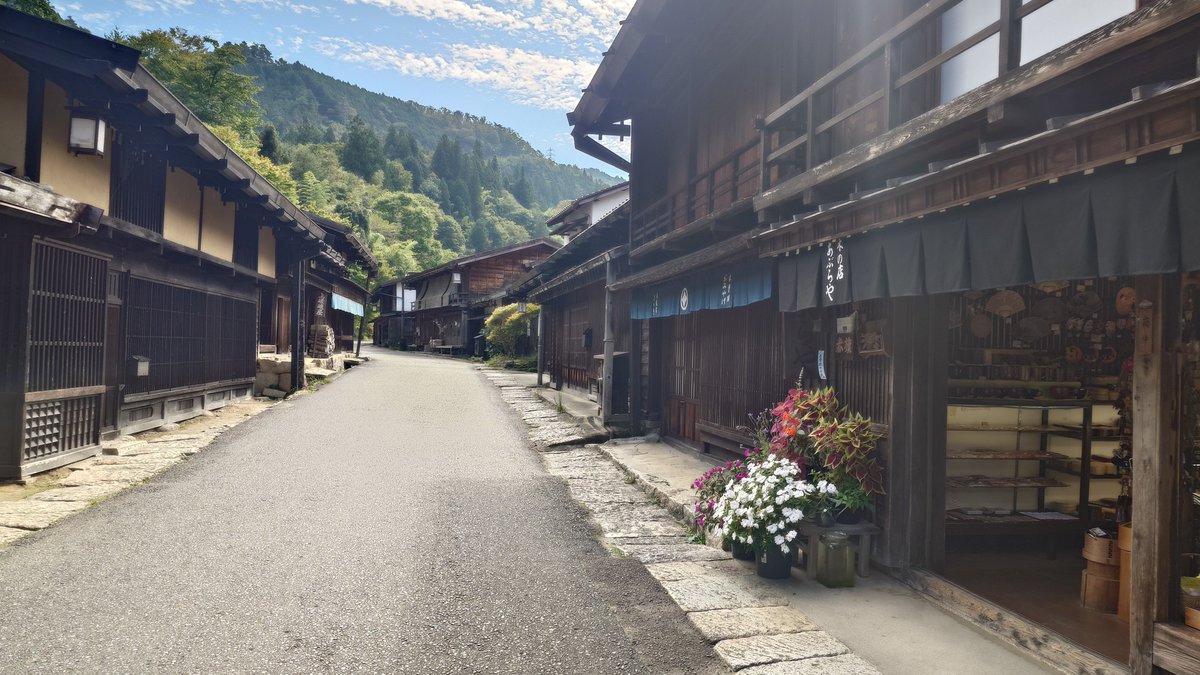 ujohdoppo's tweet photo. 10月2日、中山道「妻籠宿」から「馬籠宿」を歩いた。🚶
 #中山道 #妻籠宿 #馬籠宿 #サムライロード #馬籠峠 https://t.co/mBMECEQTLF