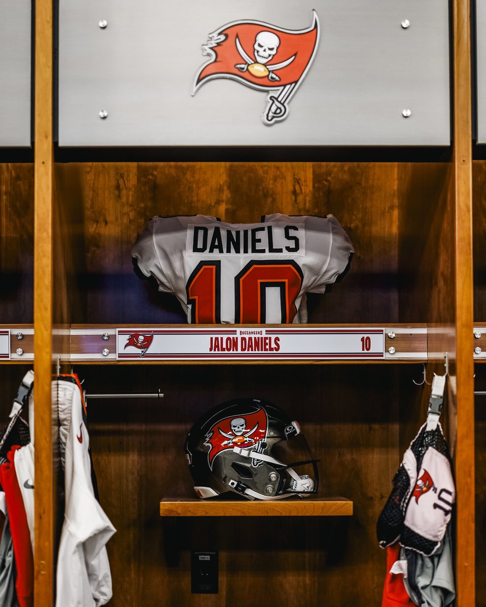 Buccaneers's tweet photo. JD🔟 https://t.co/Dmuwy2he0f