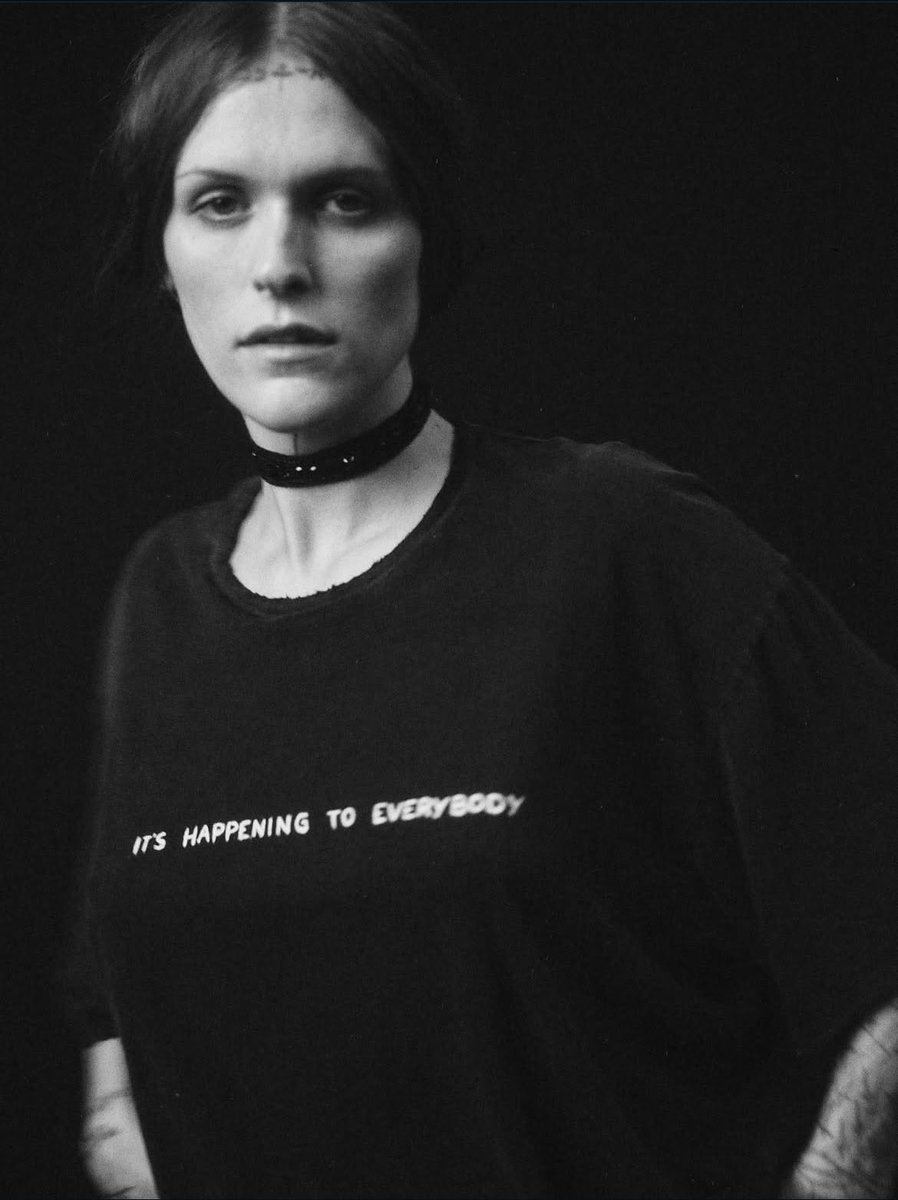 ptolemaeq's tweet photo. well wtf I want this shirt wdym exclusive to paris?? wtf do the french know about the ring?? https://t.co/HFmaTPPYdV
