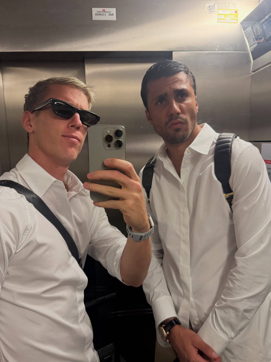 BarcaTimes's tweet photo. Olmo × Rodri 😎💧 https://t.co/dLjnmEKpoO