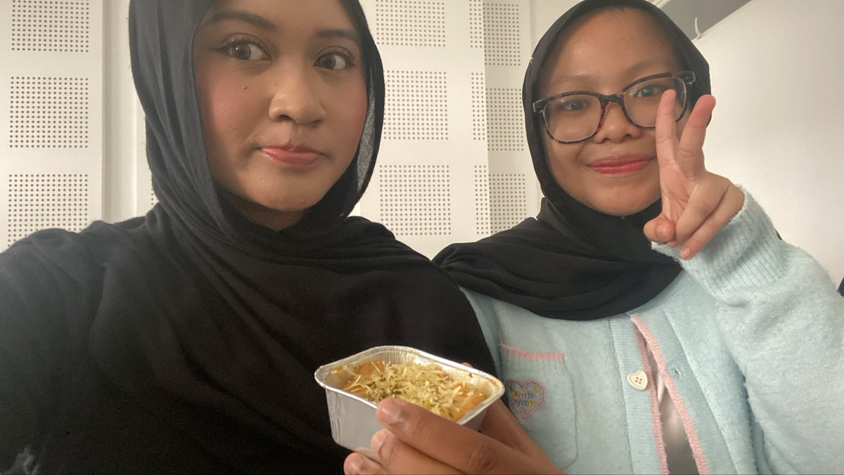 lluupoii's tweet photo. hii guyss, nama diaa calistaa. awalnya dia wali jamaah aku di acara gathering dan aku kira dia KATINGG. and then ternyata kita sejamaah di peradilan terus kita juga sekelas dan nim kita cuma selisih satuuu. skrng bff bgt sihh💟 https://t.co/UaVfbgNGZP