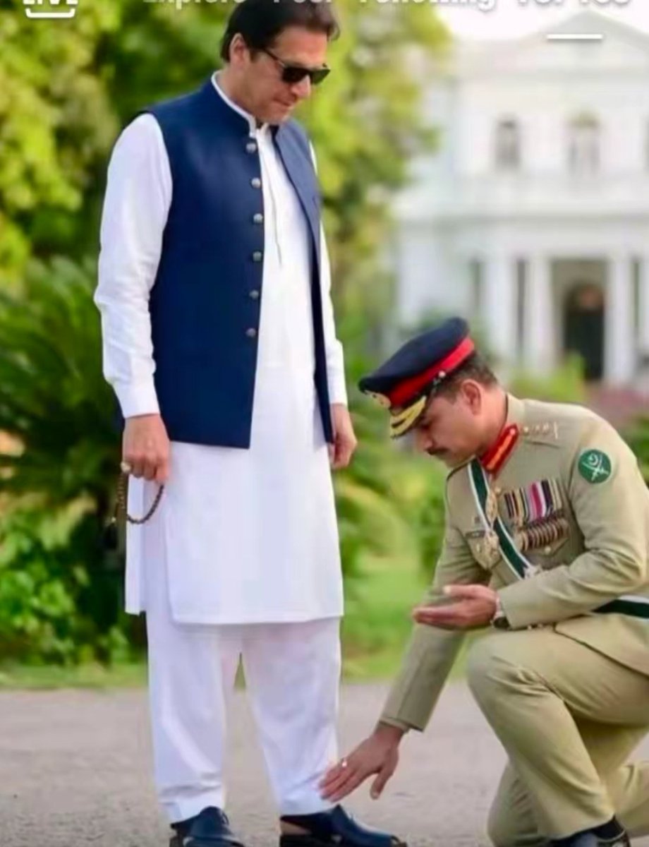 SkylineVibes2's tweet photo. چوکیدار کی کل اوقات❗
#عوامی_سمندر_سڑکوں_پر https://t.co/VMNKvq1cEm