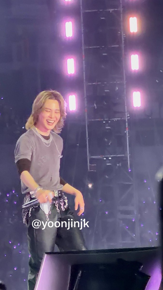 yoonjinjk's tweet photo. AYER TERMINÉ DE CONFIRMAR QUE PARK JIMIN ES LA PERSONA MÁS PRECIOSA DEL UNIVERSO ENTERO

TUVE AL ÁNGEL MÁS HERMOSO Y MARAVILLOSO FRENTE A MIS OJOS TE AMO JIMIN REGRESA PRONTO A COLOMBIA 🇨🇴 https://t.co/qwX4CB2FqX