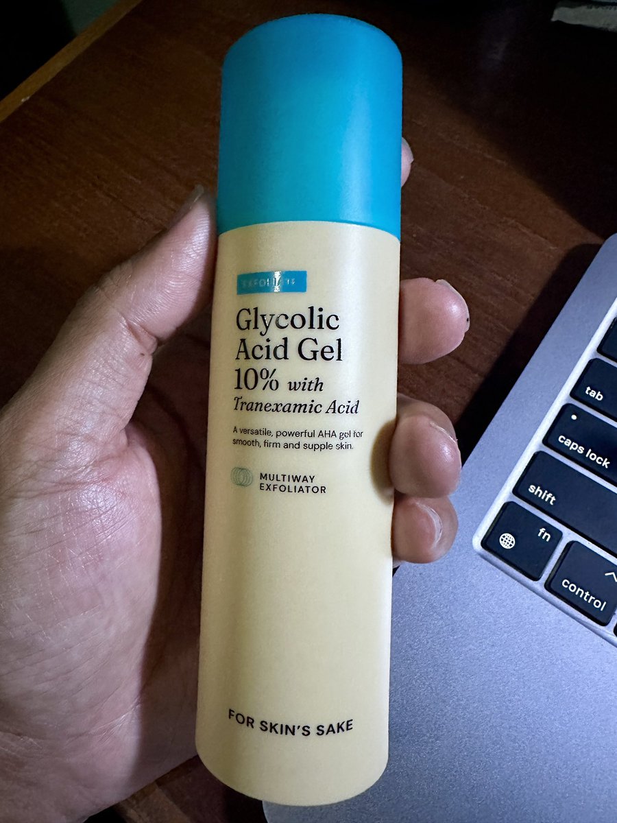 ultramilk200ml's tweet photo. ku spill produknya (tp ini aku ga dibayar ya sm brandnya/bkn promo).

Local brand (sdh halal, bpom &amp; teruji lab), isinya segentong bs utk muka &amp; badan, harganya msh masuk akal.
Kalau lotionnya bebas sih, yg penting melembapkan, cm kalau bs ada kandungan agent pencerah. https://t.co/xIbup5a58t