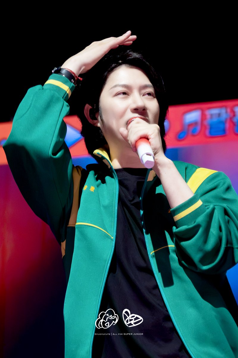 gyugyucute1106's tweet photo. 261003 83z팬콘 가오슝

철선배!!!

#SUPERJUNIOR #SUPERJUNIOR_83z 
#HEECHUL #희철 
#SUPERJUNIOR_83z_1983_Kaohsiung https://t.co/GABiRlam7t