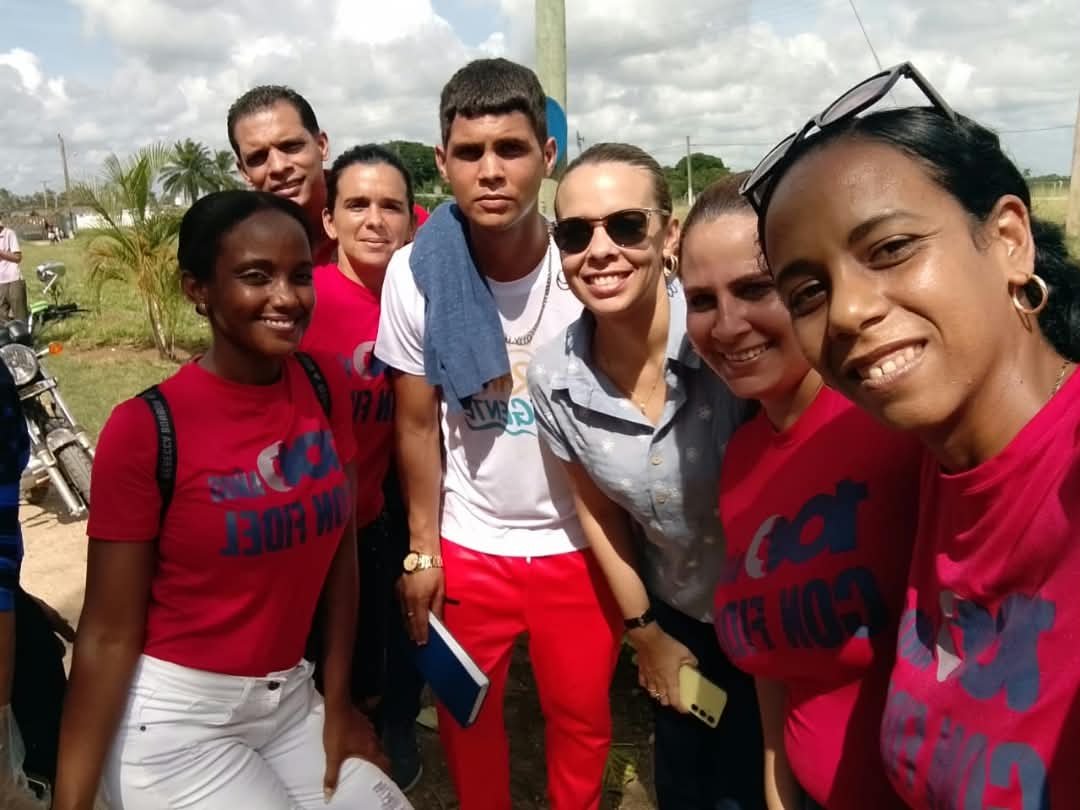 MeyvisEstevezE's tweet photo. Buen día 🇨🇺

Los 🇨🇺 somos indetenibles, más cuando hay ganas de hacer y transformar. Desde Ciego de Ávila, imágenes del FULL de la #RedJuvenilComunitaria de ayer. Donde no hubo apagón capaz de apagar la fiesta. 💪😎 https://t.co/lOOL0lQr0W