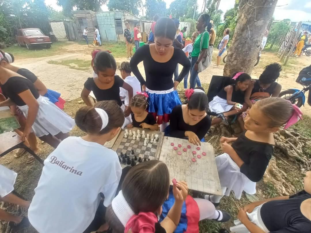 MeyvisEstevezE's tweet photo. Buen día 🇨🇺

Los 🇨🇺 somos indetenibles, más cuando hay ganas de hacer y transformar. Desde Ciego de Ávila, imágenes del FULL de la #RedJuvenilComunitaria de ayer. Donde no hubo apagón capaz de apagar la fiesta. 💪😎 https://t.co/lOOL0lQr0W