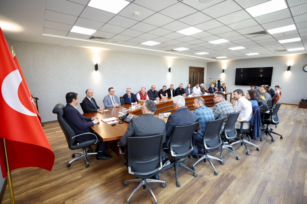 SaadetPartisi's tweet photo. Genel Başkanımız Mahmut Arıkan, Stajyer ve Çıraklık Sigortası Mağdurları Federasyonu Başkanı Murat Aydın ve üyeleri ile bir araya geldi. https://t.co/mBg11cOAMy