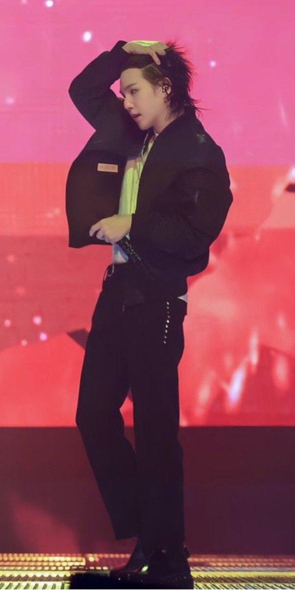sugadooll's tweet photo. still not over the d-day tour fits https://t.co/J1Ovd42xZT