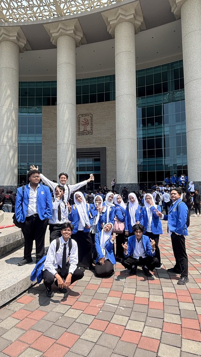 lluupoii's tweet photo. kalo ini fren frenn aku dari gathering yg jadi secirclee, ya walaupun gaa full member sii https://t.co/Iy6RMUncBW