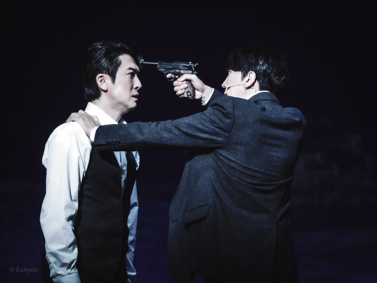 Eunyoo_pic's tweet photo. 2026.10.04(일) 🌙
뮤지컬 곤투모로우
스페셜 커튼콜 '죽어 얻는 삶'
￣
김옥균 역 #강필석
한정훈 역 #김재범

"그래서 나도 김옥균처럼 되고 싶었습니다." https://t.co/Q2IIViTYj9