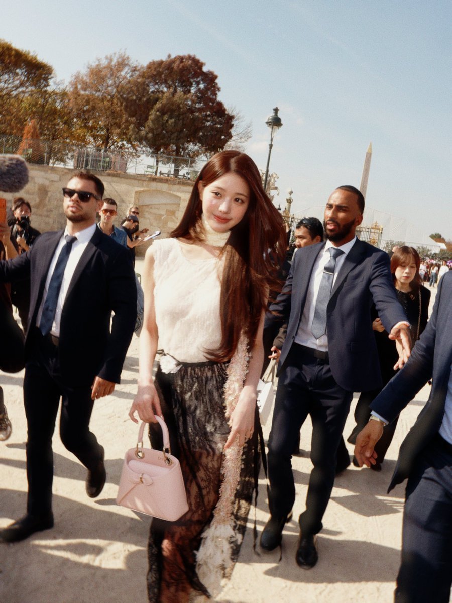 kakakwonyoung's tweet photo. Wonyoung dior princess 💖

#JANGWONYOUNG
#WONYOUNG
#WonyoungDiorSummer27
#DiorSummer27 @Dior https://t.co/ZxatsW1y0w