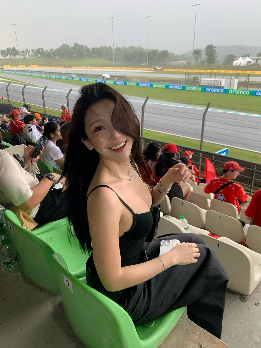 ell_junwen's tweet photo. 🏎🔥 https://t.co/hZ21d13m2O