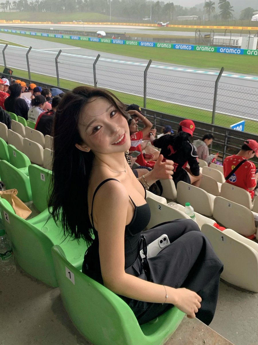 ell_junwen's tweet photo. 🏎🔥 https://t.co/hZ21d13m2O