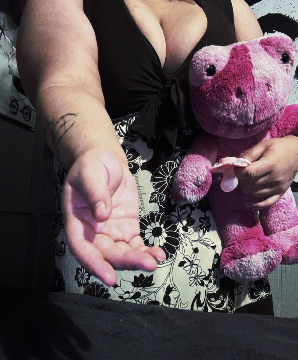 morbidlymama's tweet photo. 𑣲⋆mamas intro

𐙚 22
𐙚 5’2 | bbw
𐙚 demi | queer | i love women | they/she
𐙚 single looking for my special little girl
𐙚 mommy domme
𐙚 soft + dark taboo| sfw + nsfw
𐙚 DMS open for women only
𐙚 i don’t send | 10+ facial piercings 
𐙚 Men welcome DNI in DMS

♡ + ↻ moots https://t.co/AfYpqO98Nt