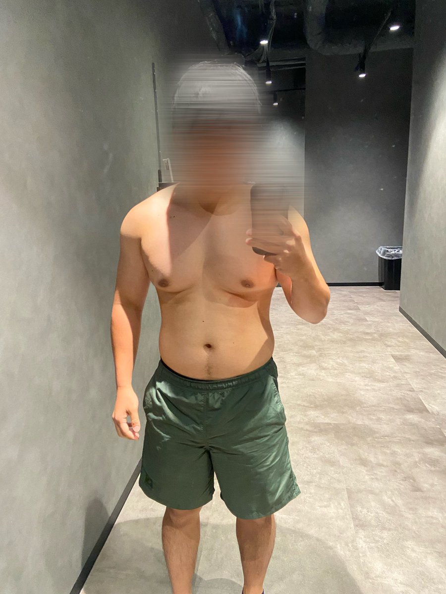 massa_fuk's tweet photo. 🏋️‍♂️ 2026/10/04 減量記録

今日はプッシュデイ🔥
・ベンチプレス 
・ショルダープレス 
・インクライン
・ケーブルプレスダウン

有酸素は、息子とプール＋散歩40分🚶‍♂️

体重は83.8kg。
昨日かなり食べたので増えたけど、これは脂肪が一気に増えたというより、食事量・水分・グリコーゲンの影響が大きそう。

食べすぎた翌日に焦って極端に減らさず、今日からまた通常運転。

ちなみにケーブルプレスダウンの重量は、たぶんマシンの表記がおかしい😂
110kg×10回はさすがに怪しいので、次回から参考記録として扱います。

#ダイエット #減量 #筋トレ #筋トレ記録 #プッシュデイ #ベンチプレス #ボディメイク