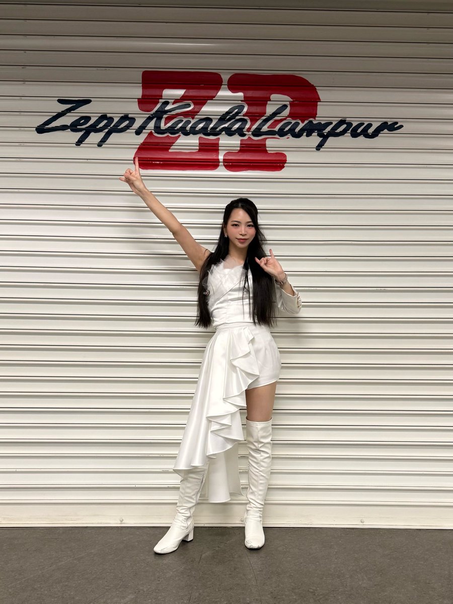 miyako_0405's tweet photo. Zepp Kuala lumpurありがとうー！！
これにてOutstanding Tour完走！！！！！
🇦🇹からはじまり🇯🇵ツアー経て🇲🇾まで走り抜けた〜🤘
#LOVEBITES #Miyako https://t.co/0oT0Yw1r5D