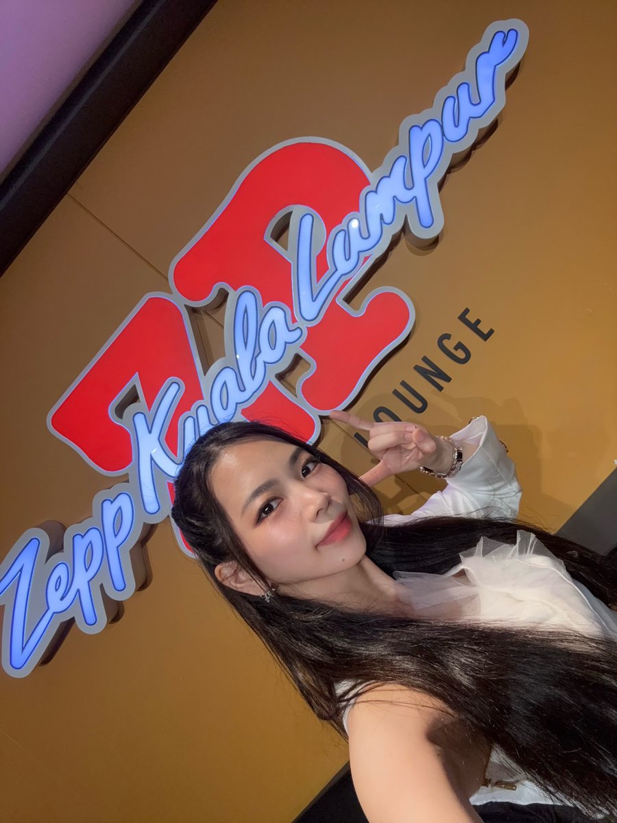 miyako_0405's tweet photo. Zepp Kuala lumpurありがとうー！！
これにてOutstanding Tour完走！！！！！
🇦🇹からはじまり🇯🇵ツアー経て🇲🇾まで走り抜けた〜🤘
#LOVEBITES #Miyako https://t.co/0oT0Yw1r5D