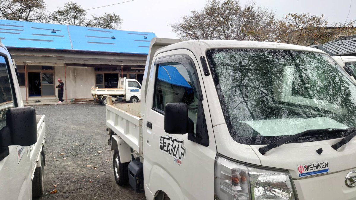 jishuren_kuma's tweet photo. 【#令和8年熊本地震】
#コネクト さんからご支援頂き、軽トラが２台増え、計4台に。しかも今回は軽ダンプ2台！4台あるとすっごい捗ります。
本当にありがとうございます！

#宇城市松橋
#幡再
#九州自主練 https://t.co/mXyEZmUaxq