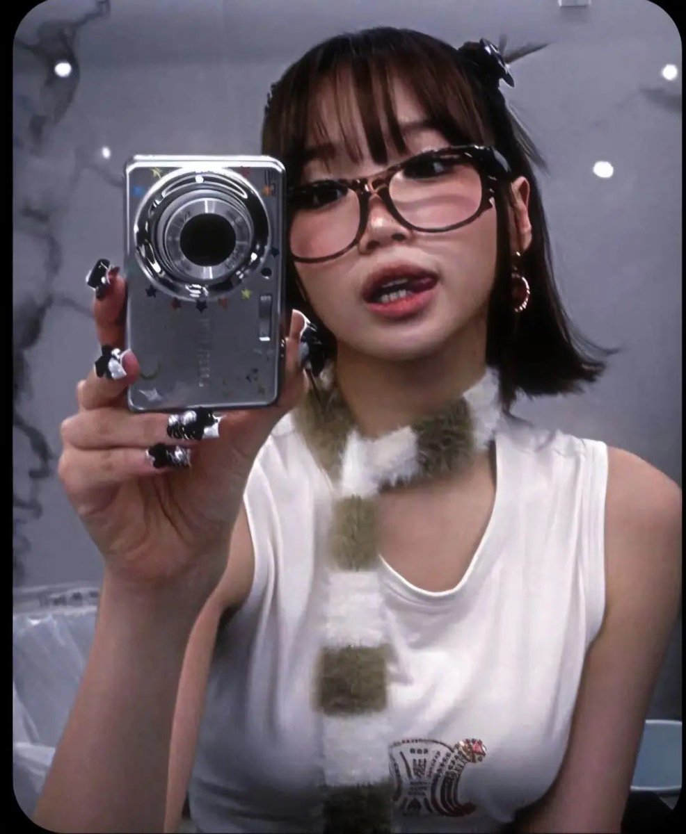 summerzbase's tweet photo. daily summerz #19
this kazuha goes with this chaewon! https://t.co/Jp60VMvTPh