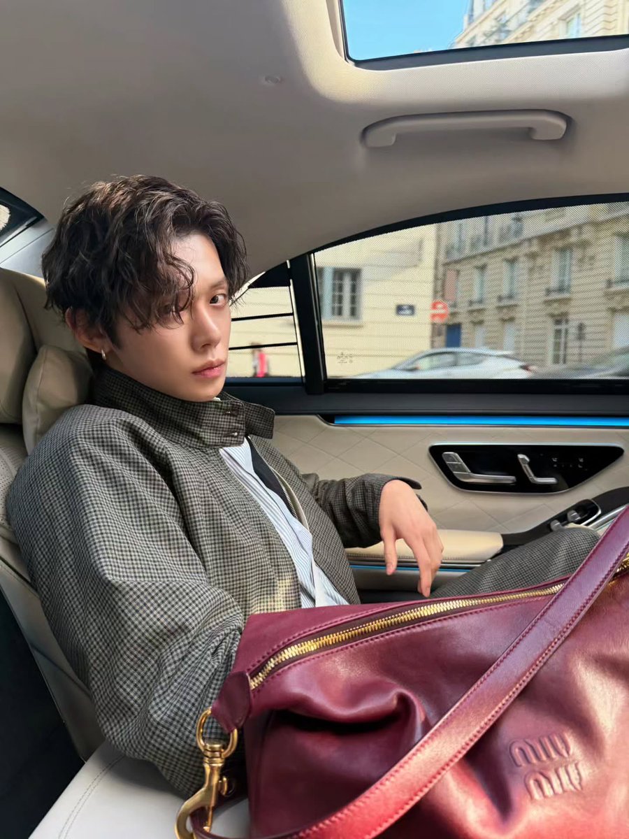 translatingTXT's tweet photo. [261004] #yeonjun (@.yawnzzn) instagram 

“bonjour

@.MiuMiu #MiuMiuSS27 #MiuMiu” https://t.co/jeskYYTODc