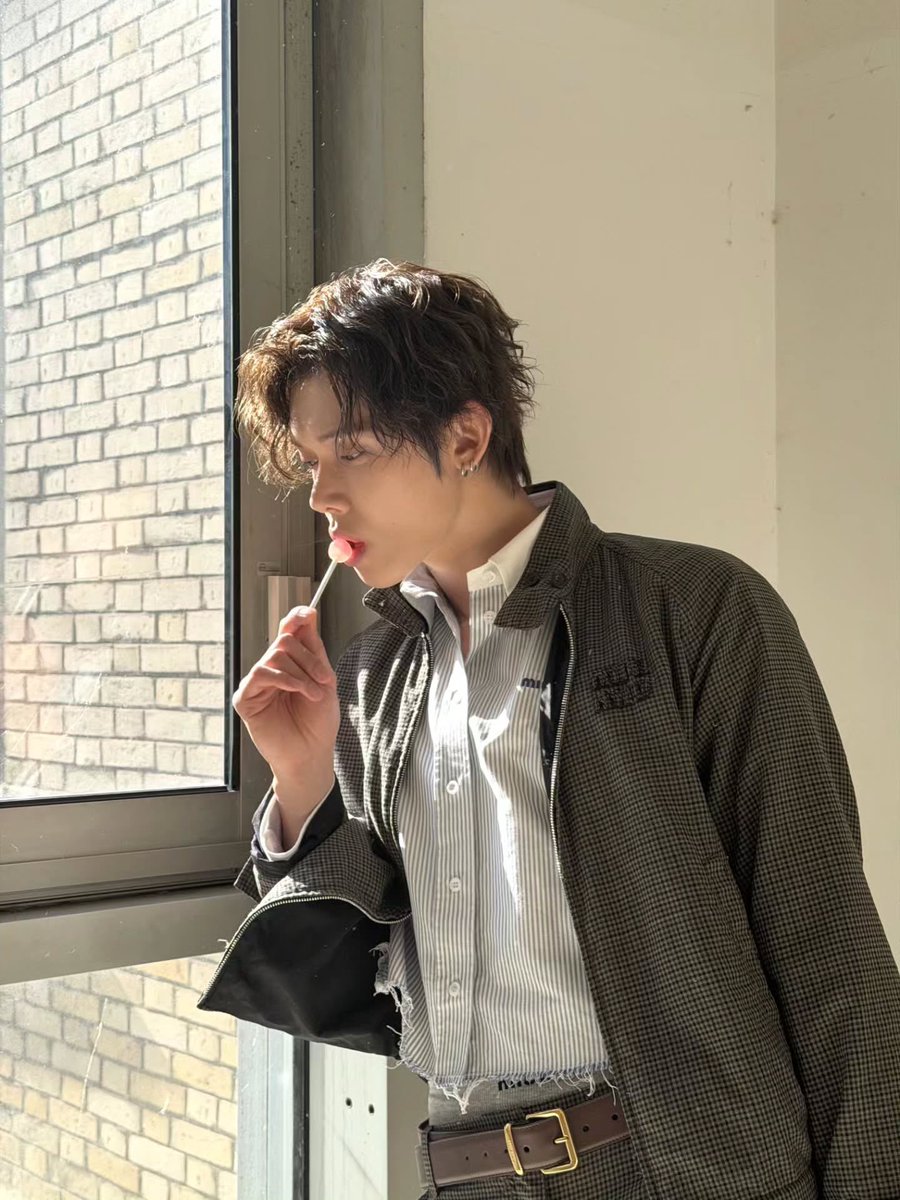 translatingTXT's tweet photo. [261004] #yeonjun (@.yawnzzn) instagram 

“bonjour

@.MiuMiu #MiuMiuSS27 #MiuMiu” https://t.co/jeskYYTODc