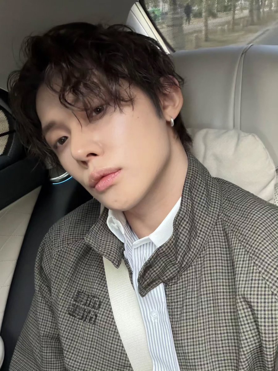 translatingTXT's tweet photo. [261004] #yeonjun (@.yawnzzn) instagram 

“bonjour

@.MiuMiu #MiuMiuSS27 #MiuMiu” https://t.co/LBC31KQW0J