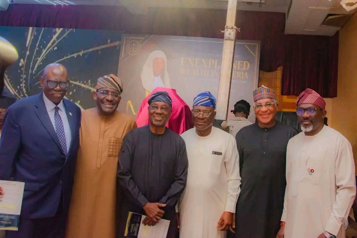 youngbillo24's tweet photo. The event brought together high-net-worth professionals and community leaders from Offa who resolved to close ranks and back the lawmaker to ensure cohesive representation and sustainable socio-economic growth for Kwara south and the state at large. https://t.co/IJwCmRPRlr