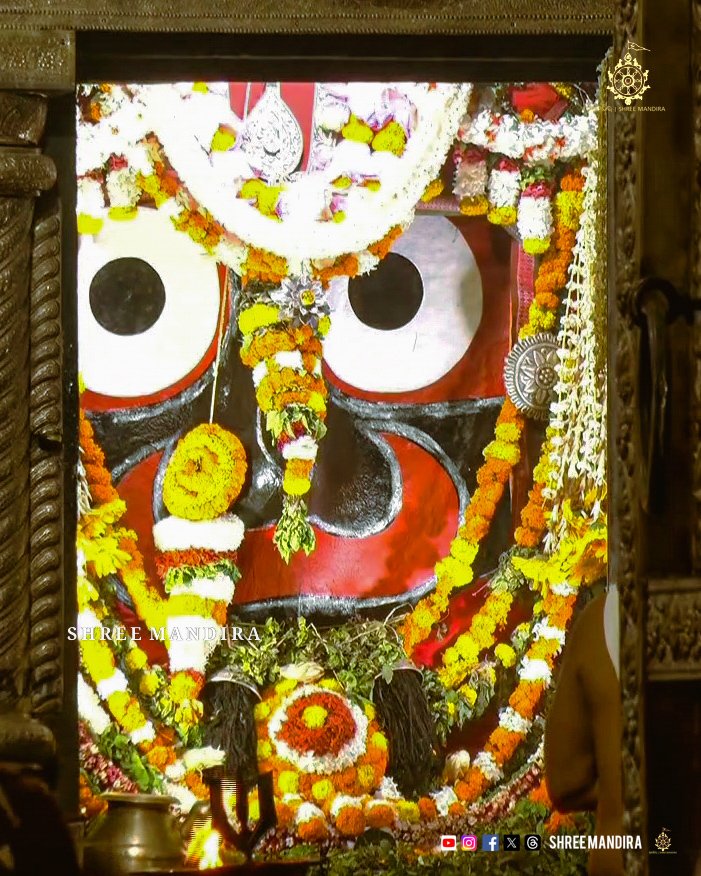 shree_mandira's tweet photo. Evening Aarti Darshan of ShreePatitapaban. https://t.co/Gd2IyYjErR
