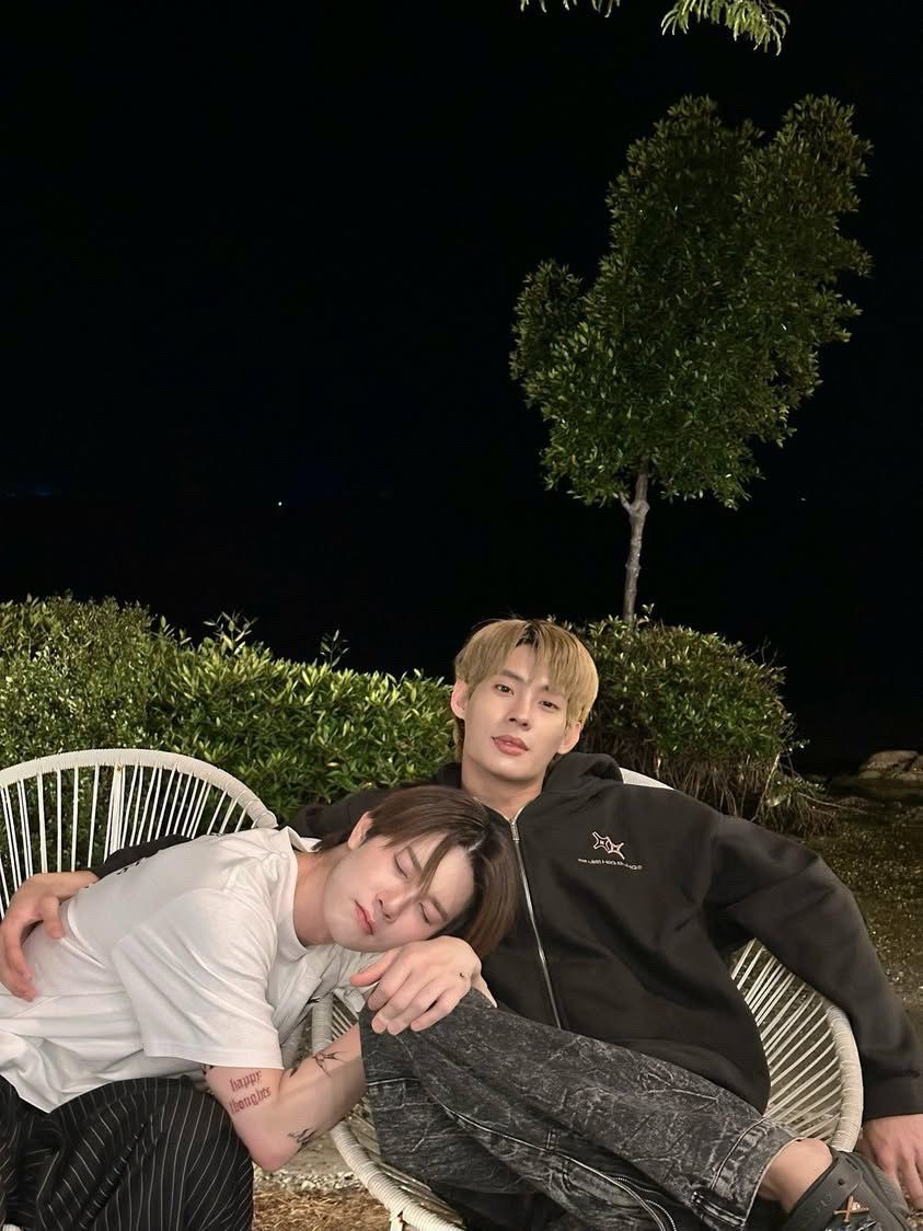 girlessnight's tweet photo. ทุกคนเข้าใจคำว่าเขินสีผิวปะ https://t.co/A5hP6HAlZ0
