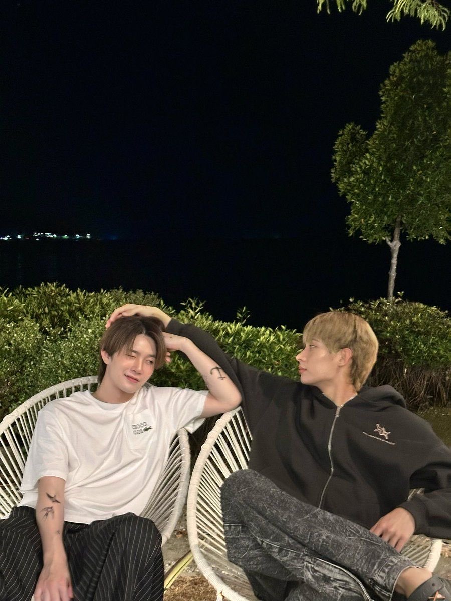 girlessnight's tweet photo. ทุกคนเข้าใจคำว่าเขินสีผิวปะ https://t.co/A5hP6HAlZ0
