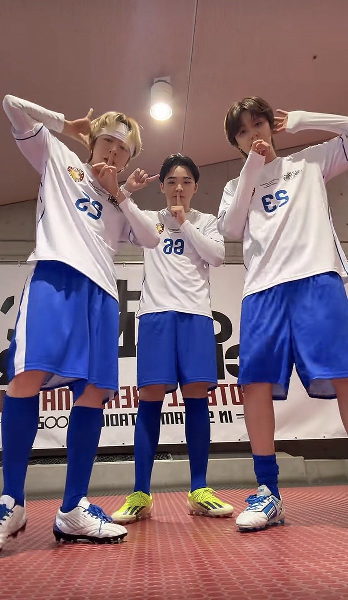 b_mnt429's tweet photo. 好きが極まると踊り出す人達 #BEFIRST https://t.co/oFmTIsCJpw