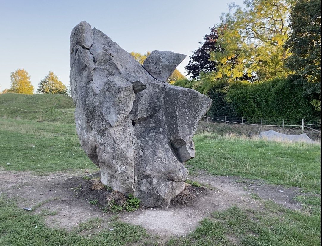 Spiddly's tweet photo. The forge stone in the south west quadrant of Avebury. So called as it was partially reconstructed circa 1938 from fragments of stone reclaimed from the village forge.

Artwork from the ‘Avebury Imaginary’ project by @DanielAndClara 

#StandingStoneSunday https://t.co/6XP2MdDTBd