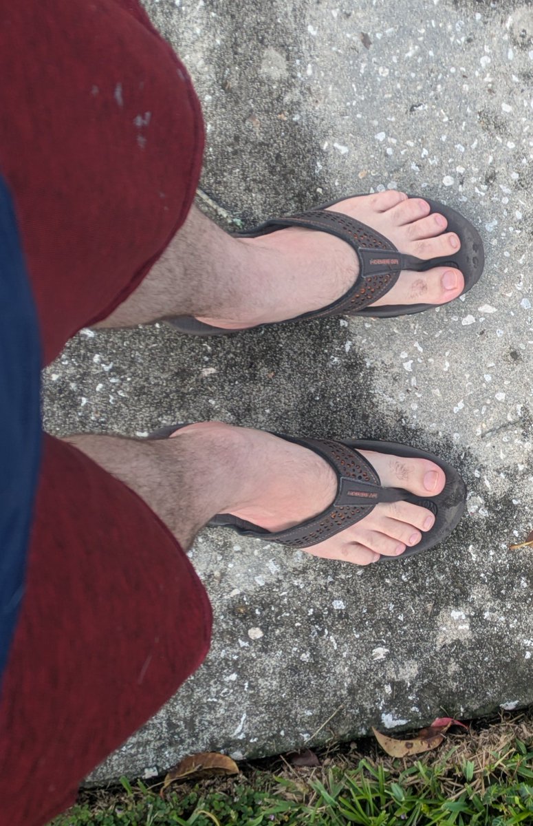 FoxyFootFaggot's tweet photo. A little walk in the florida sun and these feet are sweaty! Would love to have someone lick them and take care of them, especially if they were resting in this guys shoulders 😉😎 
Please 🙏 I promise to take care of yours too 🥵 https://t.co/nY031b0e3y