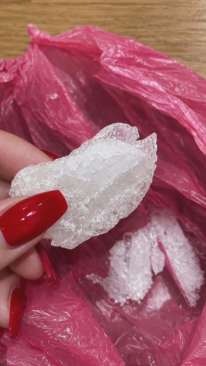 iseebenice's tweet photo. Just got a fresh bag. Is this good stuff? Third time trying meth. Have 5 grams in a rock. Is this good shit, does it look like one?? Cause it hits good ngl #drugtwt #methtwt #meth #drugstwt https://t.co/QdtecCWSQb