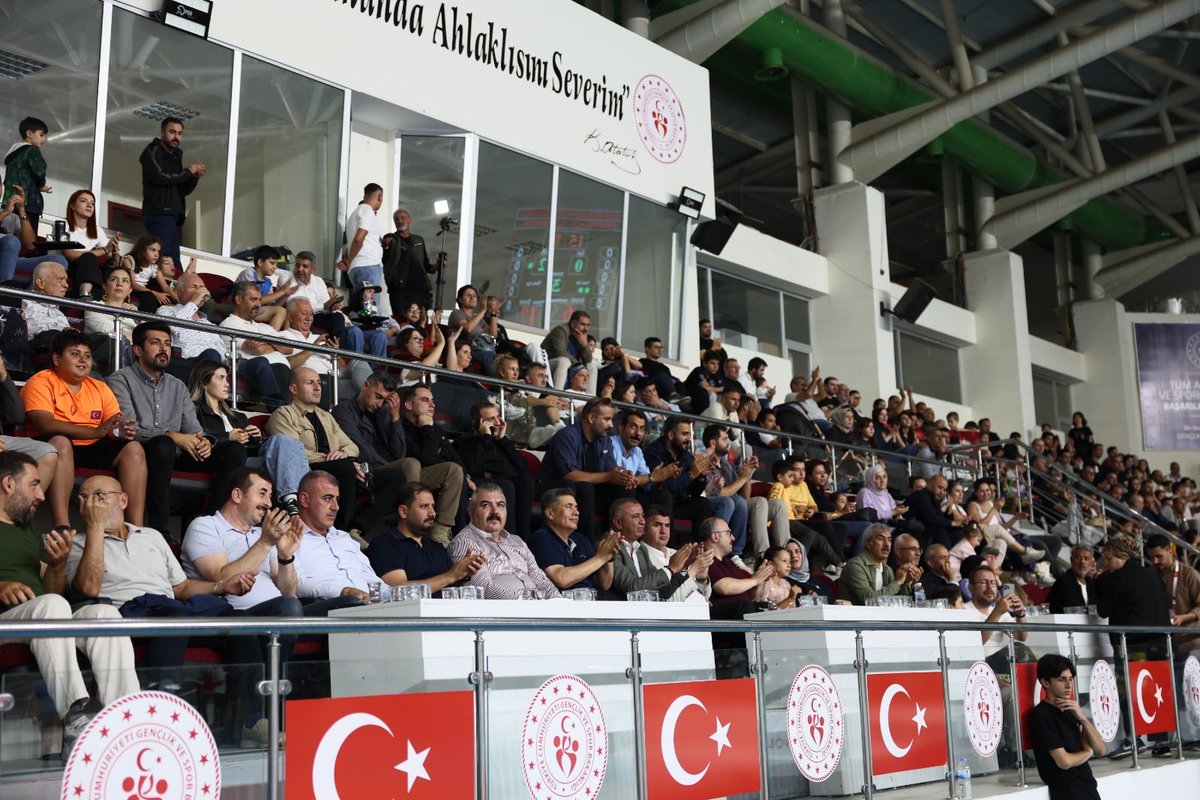 GSB_KilisGM's tweet photo. 🏐 🔥 KİLİS’TEN BÜYÜK ZAFER! 3-0! 🔥🏐

Kilis Gençlik Spor Voleybol Takımımız, Fenerbahçe Medicana’yı 3-0 mağlup etti.
Kilis kazandı, gurur kazandı! ❤️🤍🏆

#GSBGM

@gencliksporbak
@OA_BAK
@KalayliOmer 
@MuratDEMRBLEK3
@ahmetsalihdal
@Mustafadmr79 https://t.co/oXqg9elDcP