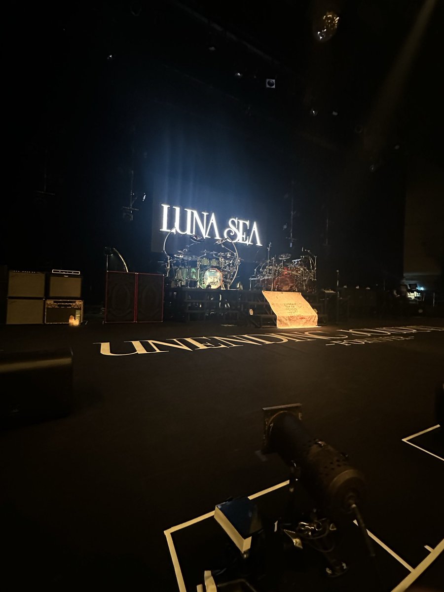 kubodisco's tweet photo. さて、LUNA SEA仙台公演から帰宅。CROSSにやっと触れることが出来た。コロナ禍当時のツアーを断念した自分に、少し落とし前を付けることが出来た。言語化出来ないけど、ホントに今日はいい日だったなあ。
#LUNASEA
#LUNAPIC https://t.co/m1rHT4Aowk