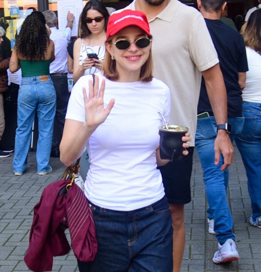 nexttobianca's tweet photo. gostosas com lula https://t.co/PPhoreWvhr