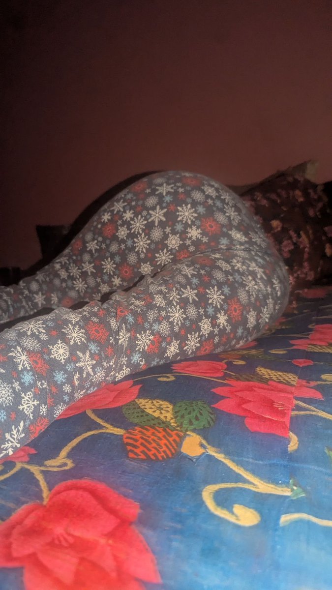 incest_lovers10's tweet photo. Apke ghr me asi kn hai?? 🥵🔥 https://t.co/iaj5Ez98gX