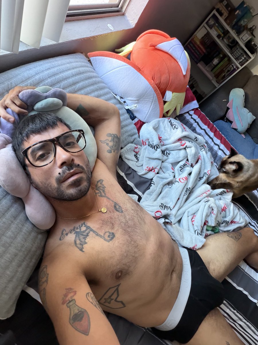 LittleCesar89's tweet photo. It’s a Sunday and it’s warm out 😵‍💫 https://t.co/jqvWfoj6IS