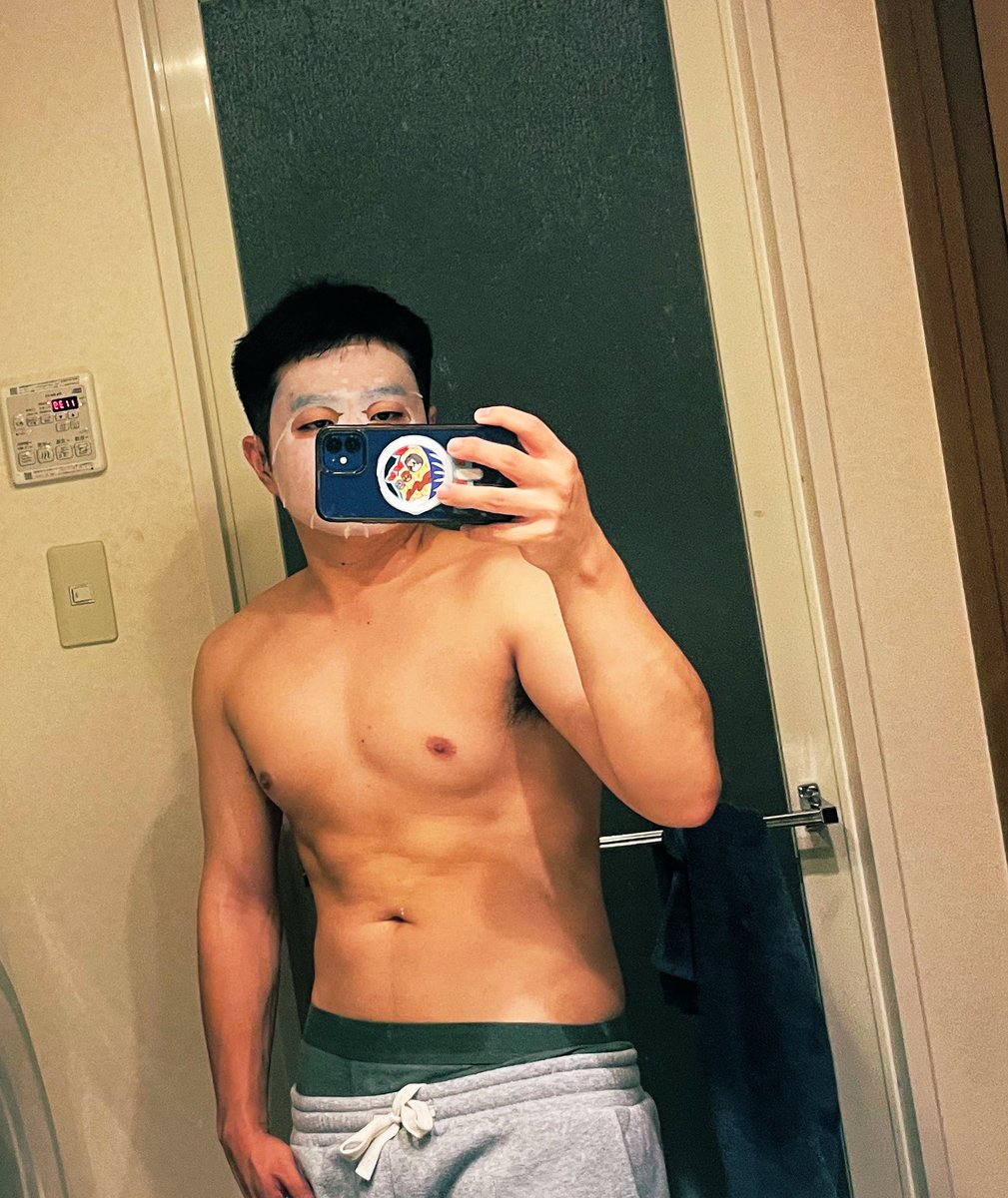 sk46_hiro's tweet photo. 飲みすぎて目が死んでます…笑 https://t.co/Jn3jVWHLX6