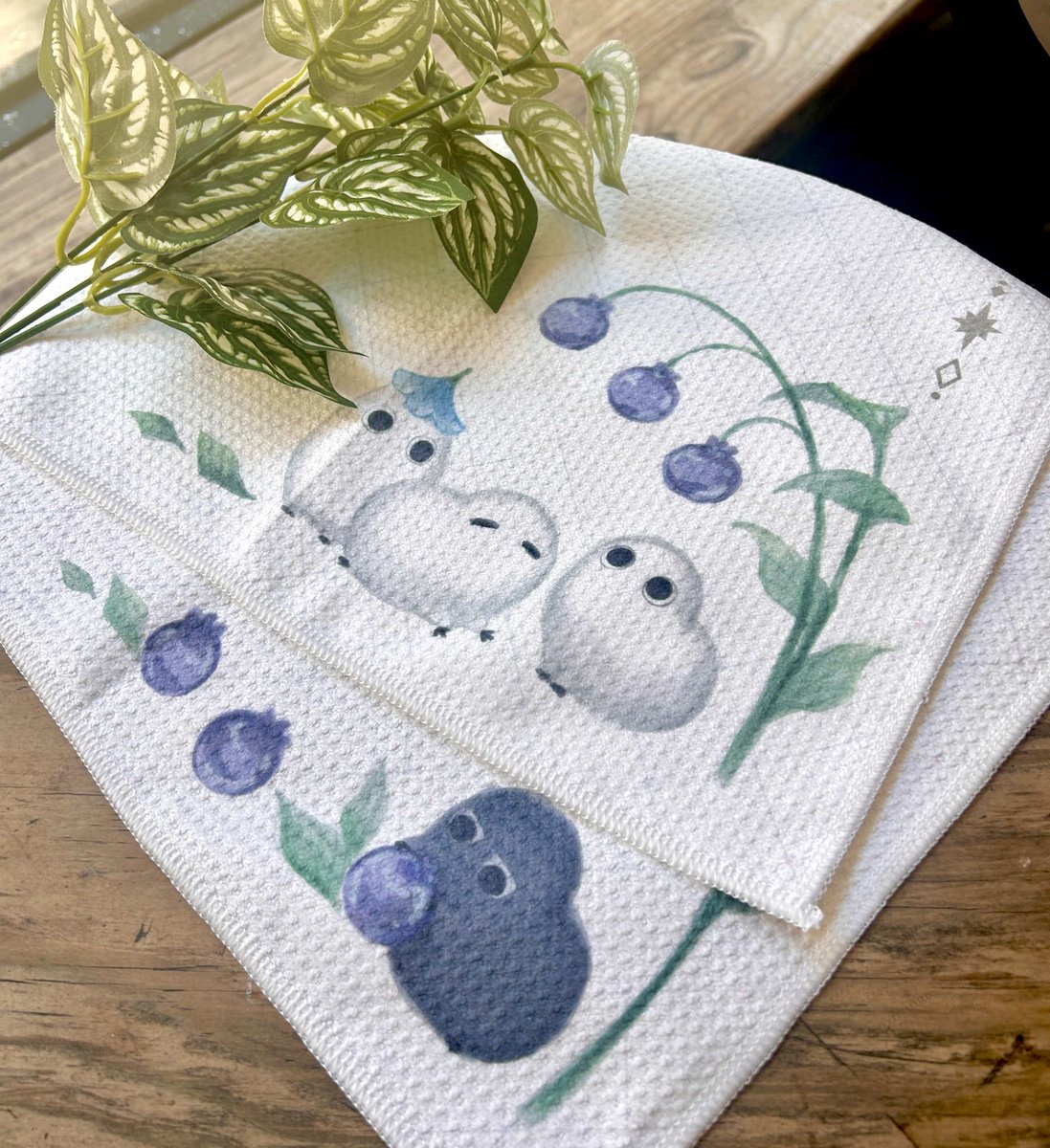 maplesyrupbeans's tweet photo. 🌟brushbuddy bento kickstarter launching on October 14th at 5:00PM EST!!

this project is a collaboration between me and my friend @HuaRuoxuan with more details to be found here >>> https://t.co/PzvdbDrWBe https://t.co/q47yc8nmfV
