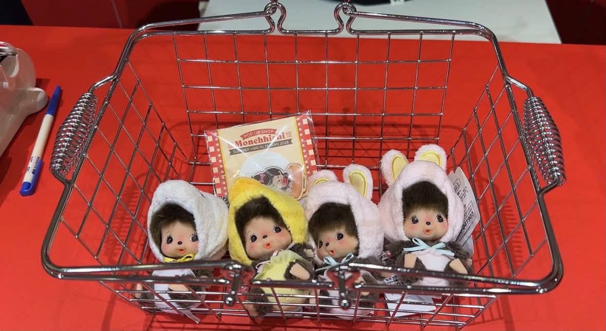 scoobidumb's tweet photo. happy banget stumbled upon this monchhichi exhibition panen bebichichiiii 🥹💗 https://t.co/qWmCND74oA