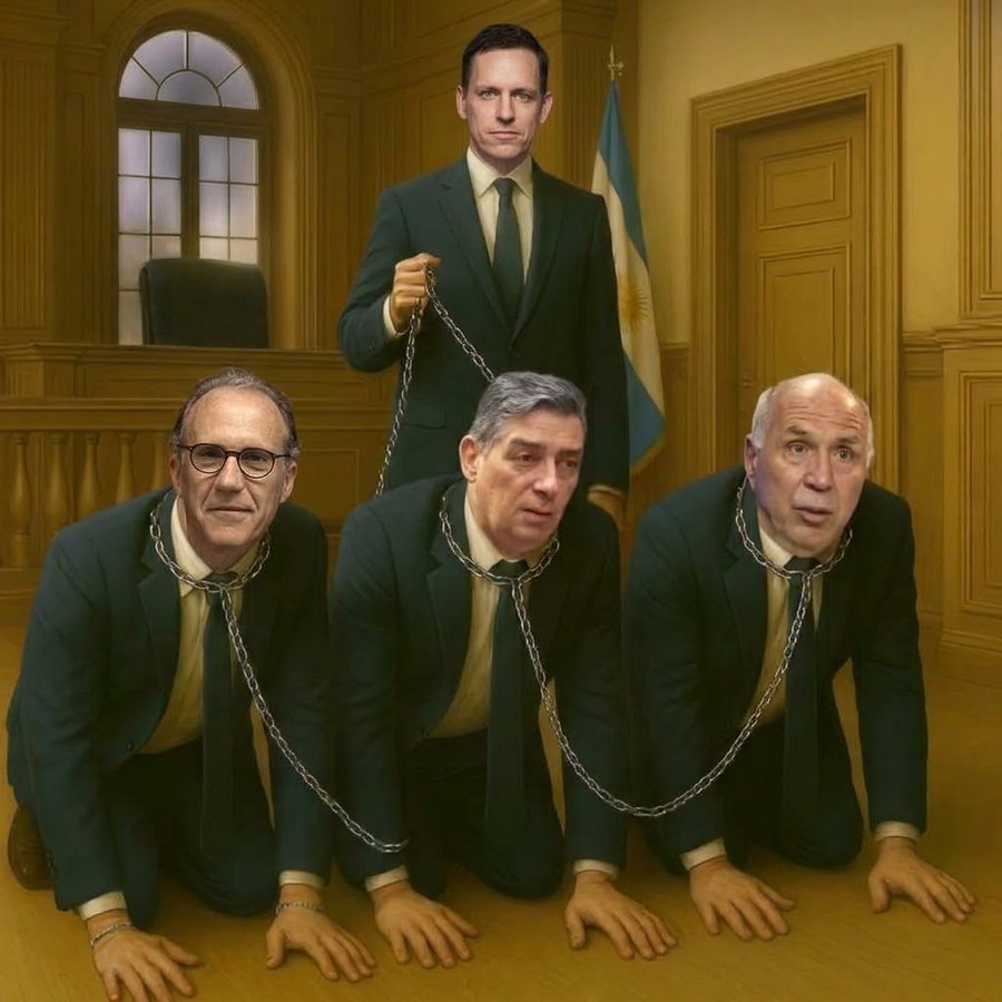 AlvaradoEver1's tweet photo. @Irihauser La corte juega para el rey https://t.co/792CLsKkrH