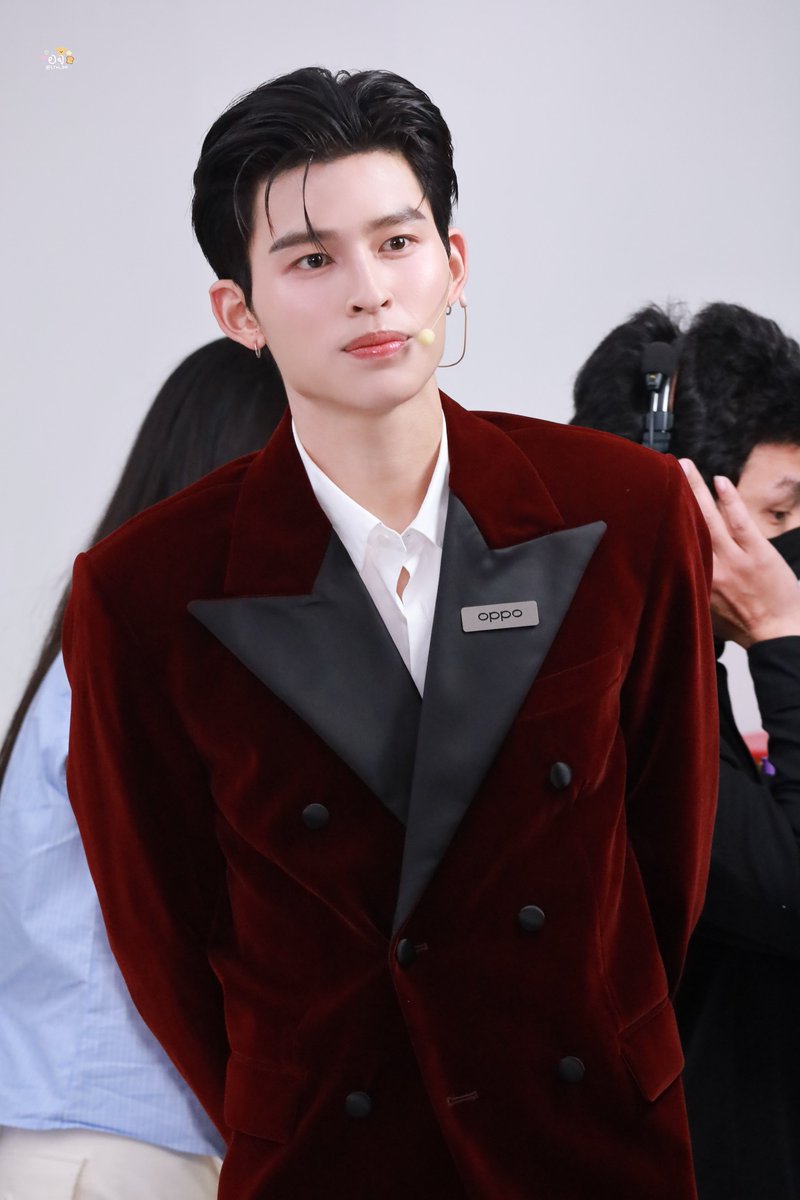 LTW_PP's tweet photo. สูทแดงกำมะหยี่oppoคือที่สุดของความหล่อ❤️

#ppnaravit @ppnaravit https://t.co/NI8qLBMKIx