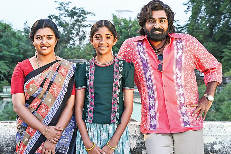 kalaipoongavij1's tweet photo. #Baththa விமர்சனம் : பூட்டிய கதவுக்குள் மலர்ந்த மனிதநேயம் | ரேட்டிங்: 4/5 https://t.co/dVeYonRPvZபத்தா-சினிமா-விமர்சனம்/
@archanakalpathi @aishkalpathi @malinavin @Atlee_dir @MuradKhetani @priyaatlee #AlokJain @andhareajit #Ashwin @aksnash @Fitooriya @ShalRaj11 @mohanganasan https://t.co/CHJeqMIf8o