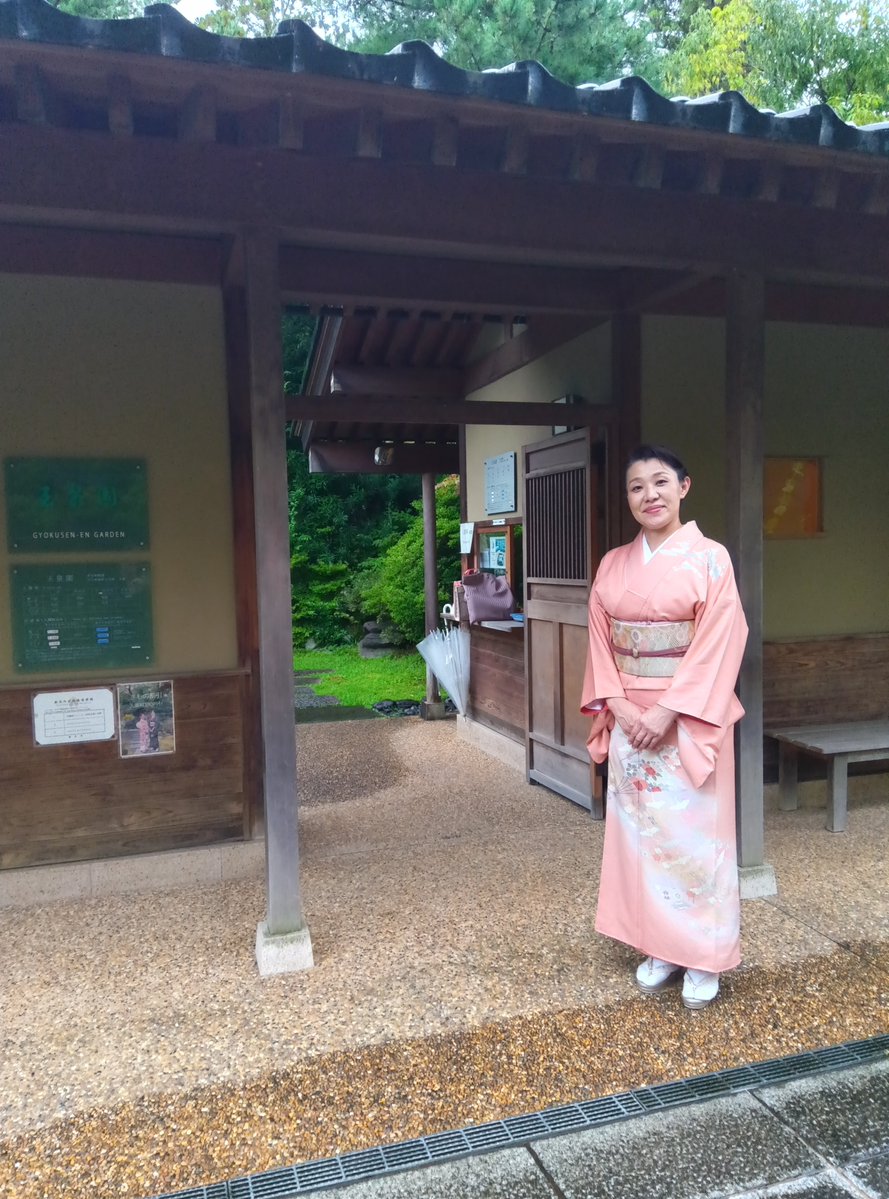Hisako528Yo's tweet photo. 金沢で、甥の佛前結婚式🩷
アットホームかつ、昔ながらの伝統を感じる、ステキな式でした✨最初茶の湯で迎え入れられたのも印象深く、締めの「2人の幸せな気持ちが世界中に広がって行きますように」という和尚さんのお話も胸にジンと来ました😌

帰り時間があったので、友禅会館と玉泉園を観光🍃 https://t.co/HebH3Hhqsg