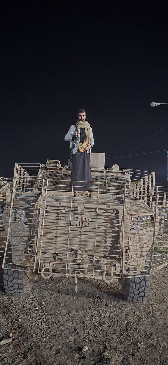 MEmed771's tweet photo. Ankaran'ın Yemen'e Suudi birliklerine gördersiĝi BMC zırhlı aracı Yemen Ensarullah birliklerinin eline düştü. 

Türkiye bu yanlıştan bir an önce dönmeli. https://t.co/YCAq8alWZA