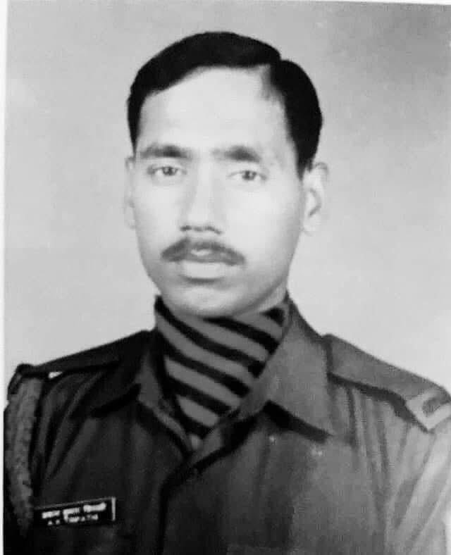 priority_n's tweet photo. Join me in Paying Homage to 

LANCE NAIK ARUN KUMAR
TRIPATHI
34 RR/ARTILLERY
on his Balidan Diwas today.

#OnThisDay Oct 4, 1997 at Kulgam in Kashmir He was immortalized while fighting terrorists leaving behind his #VeerParivaar .
#LanceNaikArunKumarTrIpathi
#KnowYourHeroes https://t.co/ajHW908wvV