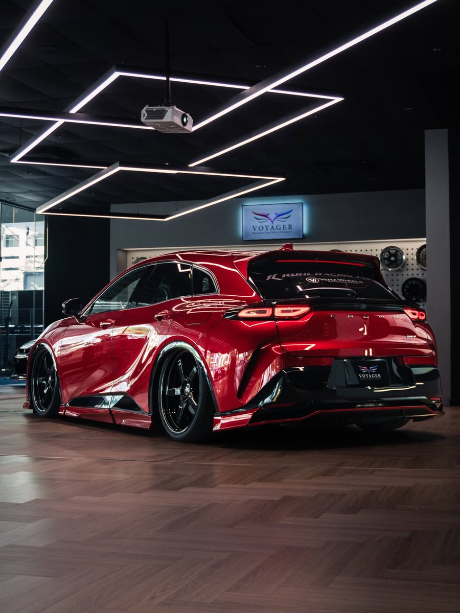 Venosier's tweet photo. Toyota Crown https://t.co/j2fLFFDmGG